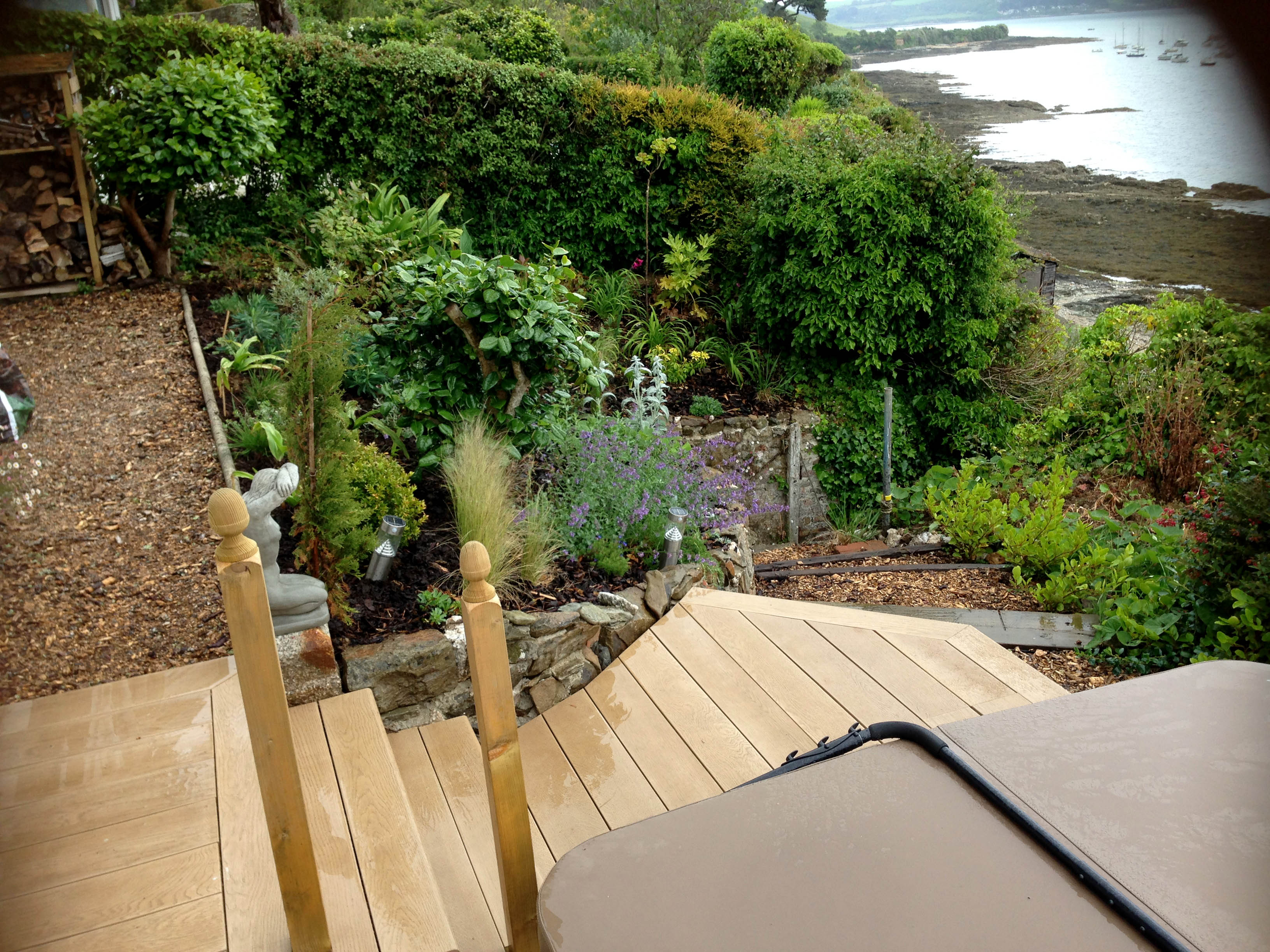 steps beside hot tub down to the sea